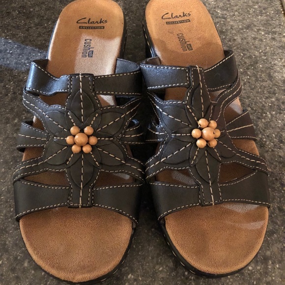 Clarks Shoes - Like new Clark’s slip on sandals/shoes! 9.5W.